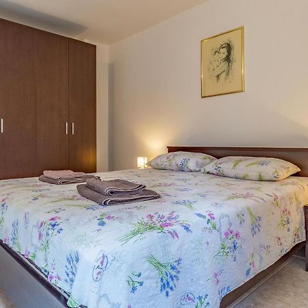 Cozy Apartment In Pula With Kitchen Kültér fotó
