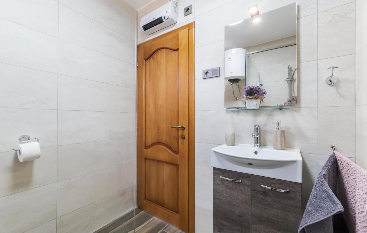 Cozy Apartment In Pula With Kitchen Kültér fotó